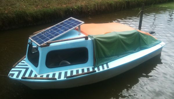 Boot mit PV-Modul.png